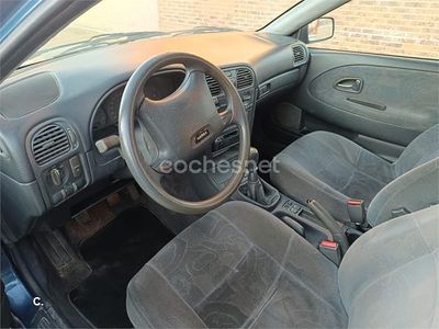 Usado Volvo V40 115 CV (84 kW) 1999 Azul Familiar