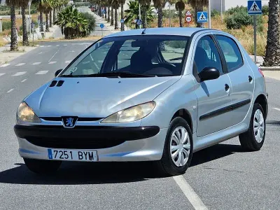 Usado Peugeot 206 75 CV (55 kW) 2002 Gris / plata Berlina