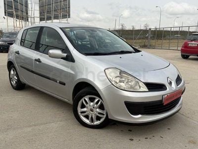 Usado Renault Clio II Authentique 85 CV (62 kW) 2006 Gris / plata Berlina