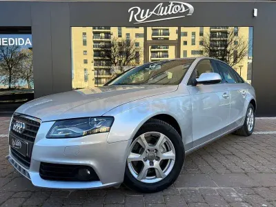 Usado Audi A4 143 CV (105 kW) 2010 Gris / plata Berlina