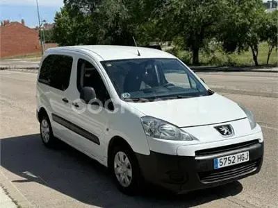 Usado Peugeot Partner Tepee Access 75 CV (55 kW) 2011 Blanco Monovolumen