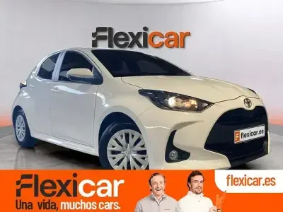 Usado Toyota Yaris Comfort 72 CV (52 kW) 2023 Blanco Utilitario