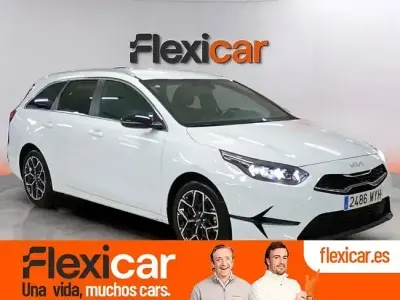 Begagnad Kia Ceed Style 100 HK (73 kW) 2025 Vit Halvkombi