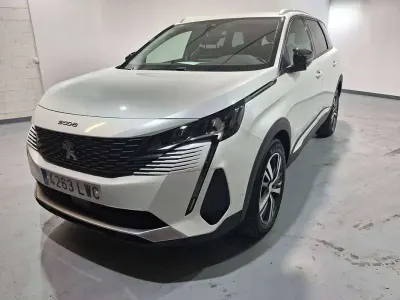 Käytetty Peugeot 5008 Allure 131 HP (96 kW) 2022 Valkoinen Katumaasturi