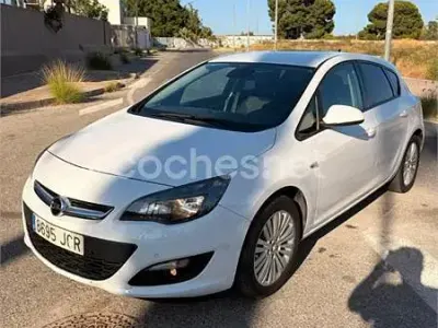 Usado Opel Astra Selective 110 CV (80 kW) 2015 Blanco Berlina