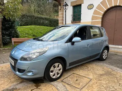 Usado Renault Scénic 105 CV (77 kW) 2010 Azul Monovolumen