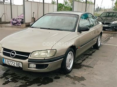 Usado Opel Omega 130 CV (95 kW) 1996 Beige Berlina
