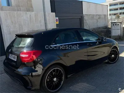 Usado Mercedes A180 AMG line 109 CV (80 kW) 2013 Negro Utilitario