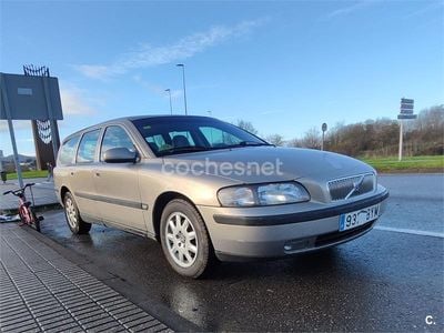 Usado Volvo V70 140 CV (102 kW) 2002 Beige Familiar