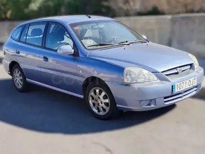 Usado Kia Rio 81 CV (59 kW) 2005 Azul Berlina