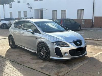 Usado Seat Leon Stylance 140 CV (102 kW) 2006 Gris / plata Utilitario