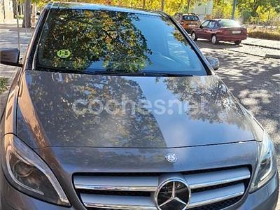 Usado Mercedes B180 109 CV (80 kW) 2013 Gris / plata Monovolumen