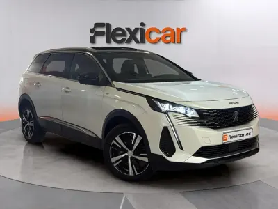 Usado Peugeot 5008 GT 131 CV (96 kW) 2022 Blanco SUV
