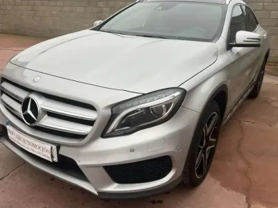 Usado Mercedes GLA220 AMG line 177 CV (130 kW) 2015 Gris / plata SUV
