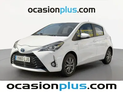 Usado Toyota Yaris Hybrid Active 100 CV (73 kW) 2020 Blanco Utilitario