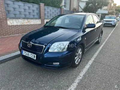Usado Toyota Avensis Sol 129 CV (94 kW) 2005 Azul Berlina