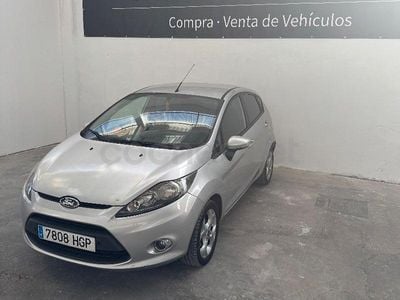 Usado Ford Fiesta Trend 70 CV (51 kW) 2011 Gris / plata Utilitario
