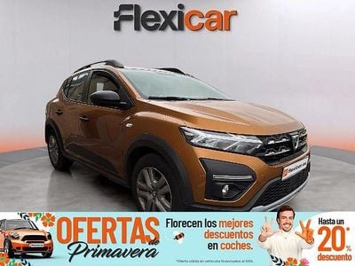 Usado Dacia Sandero Comfort 91 CV (66 kW) 2021 Naranja Utilitario