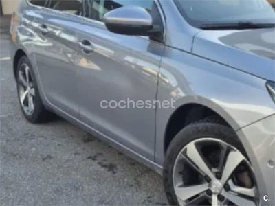 Usado Peugeot 308 SW Style 120 CV (88 kW) 2019 Gris / plata Familiar