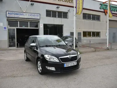 Usado Skoda Fabia Ambition 75 CV (55 kW) 2012 Negro Berlina