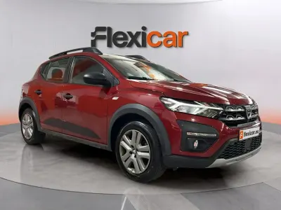 Usado Dacia Sandero Acces 75 HP (55 kW) 2021 Vermelho Sedan