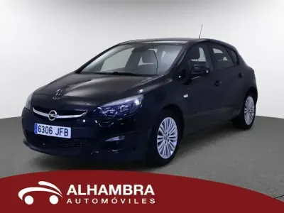 Usado Opel Astra Selective 116 CV (85 kW) 2015 Negro Utilitario