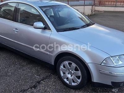 Usado VW Passat Highline 130 CV (95 kW) 2002 Gris / plata Berlina