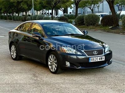 Gris / plata Usado 2010 Lexus IS220d Luxury Line Berlina | 9000 € (Un poco caro)
