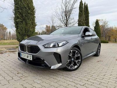 Usado BMW 120 Comfort Edition 163 CV (119 kW) 2025 Gris / plata Utilitario