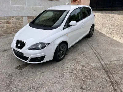 Usado Seat Altea I-Tech 140 CV (102 kW) 2015 Blanco Monovolumen