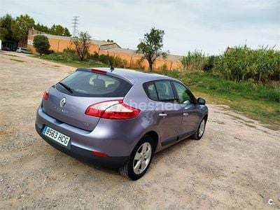 Usado Renault Mégane 110 CV (80 kW) 2011 Gris / plata Berlina