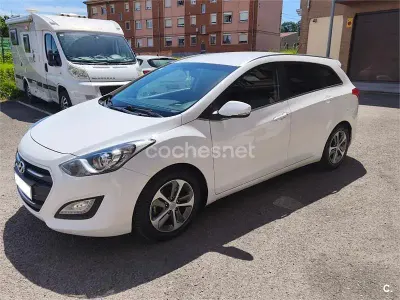 Usado Hyundai i30 110 CV (80 kW) 2016 Blanco Familiar