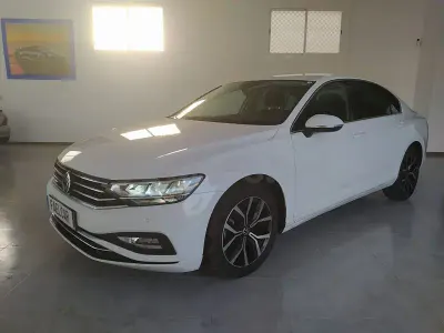 Usado VW Passat Executive 150 CV (110 kW) 2021 Blanco Berlina