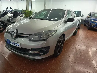 Usado Renault Mégane Business 95 CV (69 kW) 2015 Gris / plata Berlina