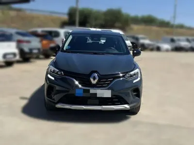Usado Renault Captur Zen 140 CV (102 kW) 2023 Gris SUV