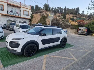 Begagnad Citroën C4 Cactus Feel 100 HK (73 kW) 2015 Vit Halvkombi