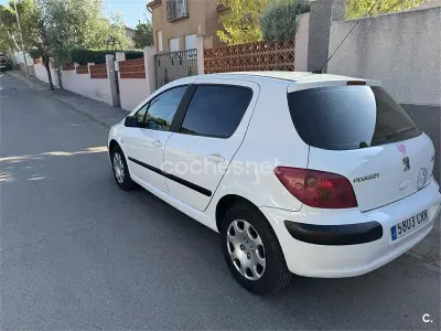 Usado Peugeot 307 90 CV (66 kW) 2003 Blanco Berlina