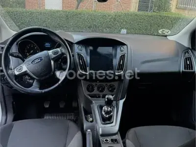 Usado Ford Focus Trend 115 CV (84 kW) 2014 Blanco Berlina