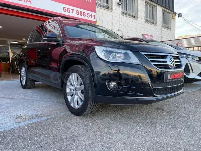Begagnad VW Tiguan 140 HK (102 kW) 2009 Svart SUV