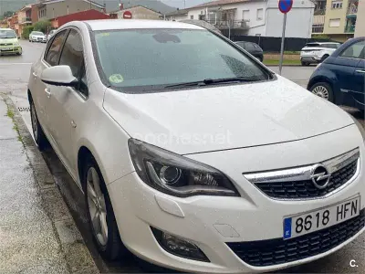 Usado Opel Astra Excellence 125 CV (91 kW) 2011 Blanco Berlina