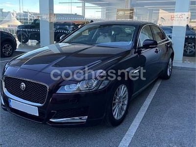 Usado Jaguar XF Prestige 180 CV (132 kW) 2019 Granate Berlina