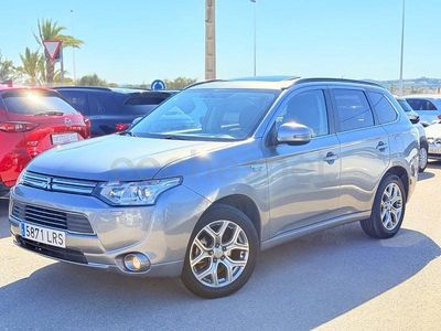 Usado Mitsubishi Outlander P-HEV Motion 203 CV (149 kW) 2014 Gris / plata SUV