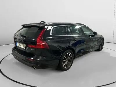 Usado Volvo V60 Momentum 197 CV (144 kW) 2021 Negro Familiar
