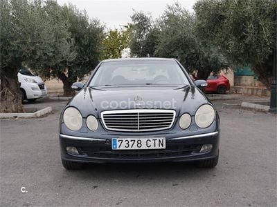 Usado Mercedes E270 Avantgarde 170 CV (125 kW) 2003 Azul Familiar