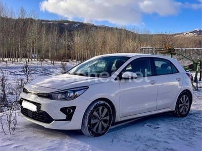 Usado Kia Rio 100 CV (73 kW) 2023 Blanco Berlina