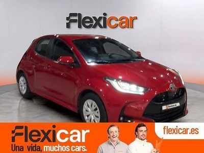Usado Toyota Yaris Hybrid Active 116 CV (85 kW) 2023 Rojo