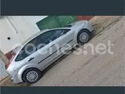 Używany Ford Focus Trend 90 KM (66 kW) 2005 Szary Sedan/Limuzyna