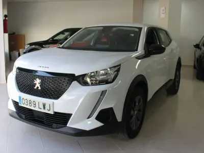 Usado Peugeot 2008 Active 100 CV (73 kW) 2022 Blanco SUV
