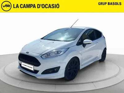 Usado Ford Fiesta Sport 125 CV (91 kW) 2015 Blanco Utilitario