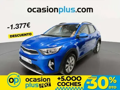 Käytetty Kia Stonic Plus 101 HP (74 kW) 2022 Sininen Katumaasturi
